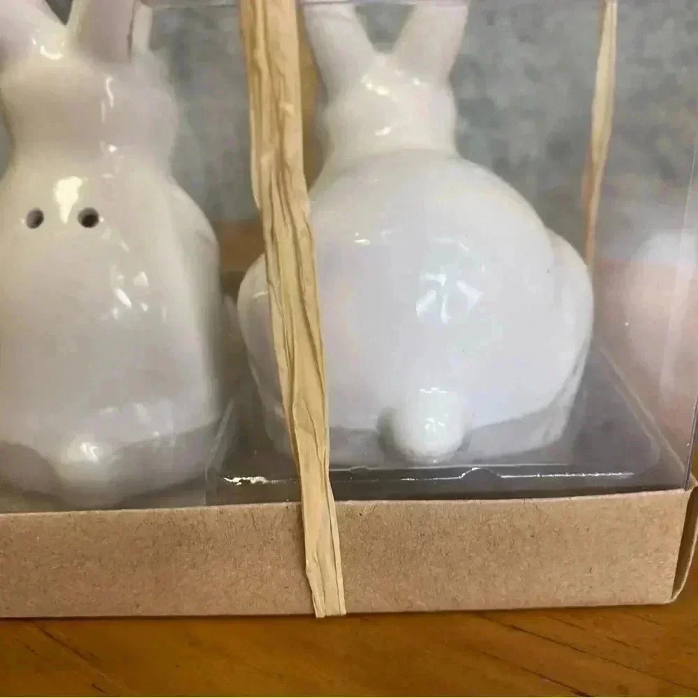 Tag Bunny salt & pepper shaker set new in box - Picture 7 of 12
